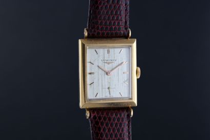 null LONGINES ref.6985 9
Bracelet watch in 18k yellow gold. Rectangular case. Pressure...