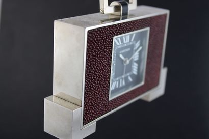 null CARTIER ref.2749
Alarm clock in the art deco style. Rectangular case sheathed...