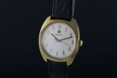 null ZENITH.
Gold plated bracelet watch. Round case. Screwed back.
Brushed white...