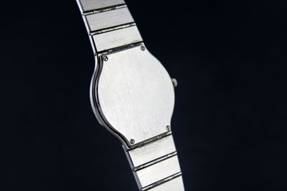 MOVADO Museum réf.85-40-880 MOVADO Museum ref.85-40-880
Two tone wrist watch. Round...