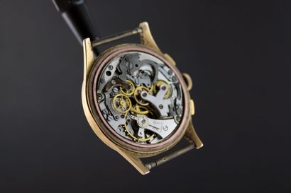 null CHRONOGRAPHE SUISSE
Montre chronographe bracelet en or jaune 18k. Boitier rond....