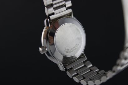 null OMEGA De Ville re.166.003
Steel bracelet watch. One-piece round case. Signed...