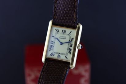 null CARTIER Must Tank Grand modèle
Montre bracelet en vermeil. Boitier rectangulaire....