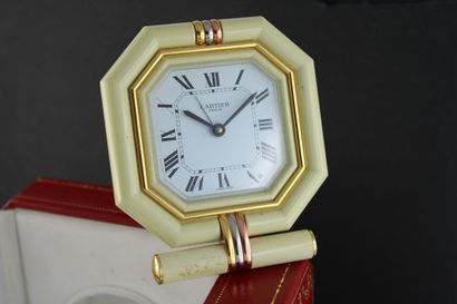null CARTIER ref. 7517
Table clock with octagonal case, pedestal and trinity rings...