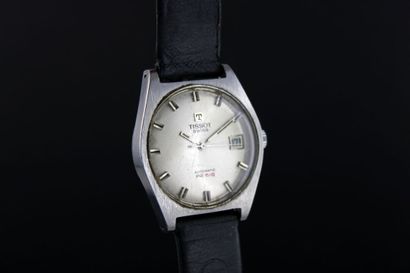 null TISSOT PR 516.
Montre bracelet en acier. Boitier rond. Fond vissé.
Cadran silver....