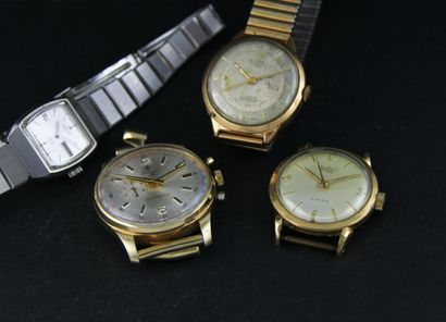 null Meeting of 4 watches including : 
-SEIKO steel lady's watch ref. 2206-3050....