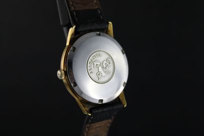 null OMEGA Genève réf.166.002
Montre bracelet plaquée or. Boitier rond. Fond vissé...