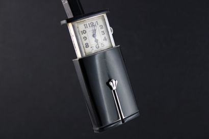 null UTI. 
Montre de sac format briquet. Boitier breveté en argent et laqué noir....