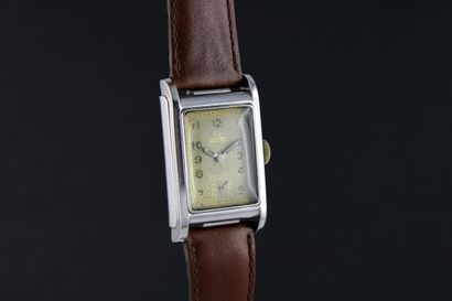 OMEGA Marine Standard Waterproof vers 1938 Montre bracelet en acier. Boitier rectangulaire...