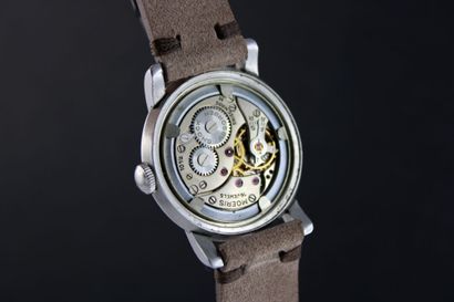 null MOERIS
Steel bracelet watch. Round case. Screwed back.
Cream dial, "mirror"...