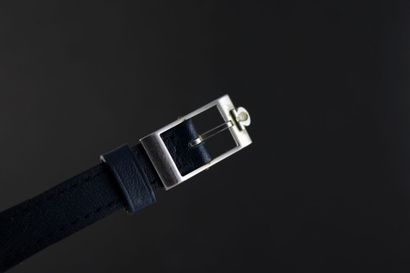 null OMEGA Genève Dynamic
Ladies' wristwatch in steel. One-piece round case. Screwed...