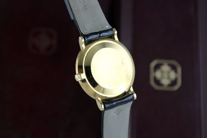 null PATEK PHILIPPE Calatrava ref.3919 1989
Bracelet watch in 18k yellow gold. Round...