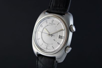 null JAEGER-LECOULTRE Memovox ref.E876
Steel bracelet watch. Oval case. Screwed back....