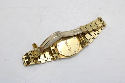 null Audemars Piguet. Lady Oak. Lady's watch in yellow gold, quartz movement, bracelet...