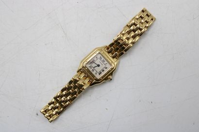 null CARTIER. Panthère. Montre de dame en or jaune 750, mouvement quartz, cadran...