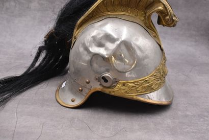 null FRANCE. Casque d'officier de dragon modèle 1874. Incomplet, nombreux chocs....