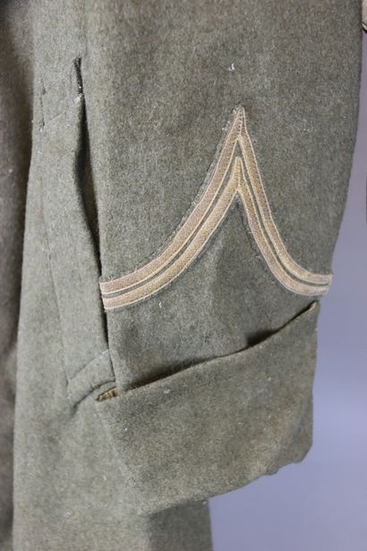 null Manteau de sergent en laine kaki de type 1932 à col aiglon avec pattes de col...