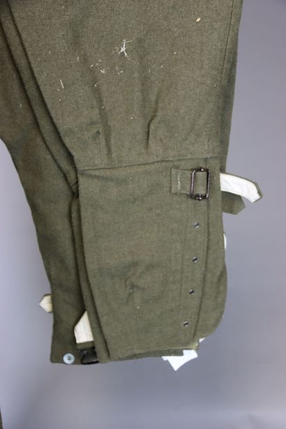 null Sergeant's coat in khaki wool, type 1932, with eaglet collar with golden cannetille...