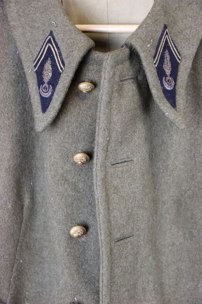 null Sergeant's coat in khaki wool, type 1932, with eaglet collar with golden cannetille...