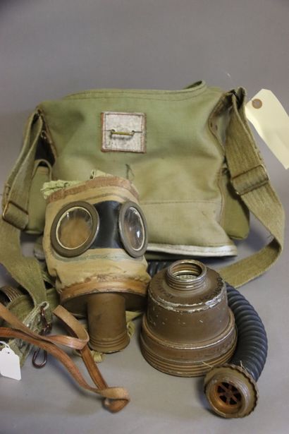 null Musette ANP 31 complète avec masque à gaz et sa cartouche, un masque de la Défense...