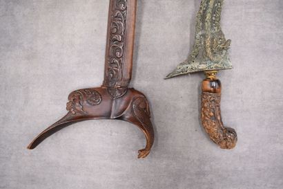 null Indonesian Malay kris with elaborate blade. Handle in exotic wood with floral...