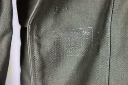null Lot de d'uniformes français : veste- bougeron modèle 1938, chemise style 1935...