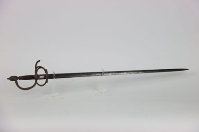 null Épée en fer forgé. Longueur : 108 cm. XVIIIe siècle. 

Provenance Château des...