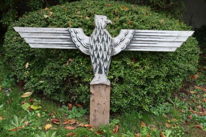 null Seconde Guerre Mondiale. Aigle allemand en bois sculpté polychrome. Travail...