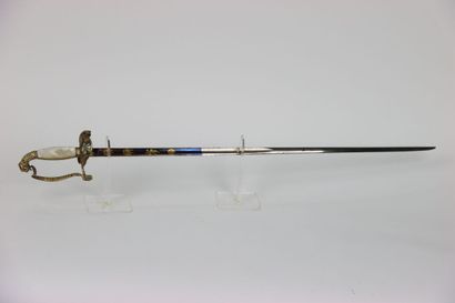 null Officer's sword. Spindle with mother-of-pearl plates. Brass mounting, chased....