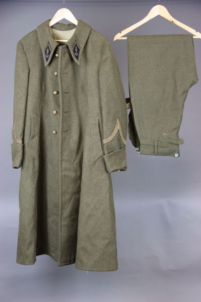 null Sergeant's coat in khaki wool, type 1932, with eaglet collar with golden cannetille...