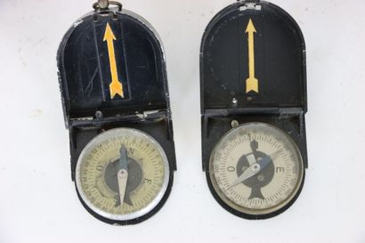 null Lot de matériel d'optique français : deux boussoles modèle 1922 et deux paires...