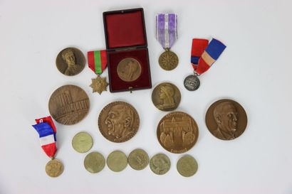 null Important de Lot de médailles (Octave Roty etc..) comprenant 4 médailles avec...