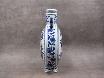 CHINE XX siècle. Vase of flattened gourd form, out of blue-white porcelain, with...