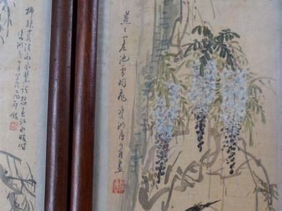 CHINE. Paravent de table à quatre feuilles enchâssant quatre peintures sur soie représentant...