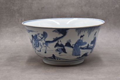 CHINE. Important offering bowl in porcelain with blue decoration of scenes of characters...