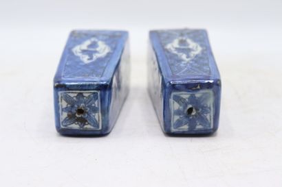 asie. Pair of blue/white porcelain seals decorated with flowering pot with pierced...