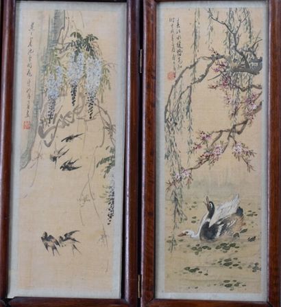 CHINE. Four-leaf table screen with four paintings on silk representing birds and...