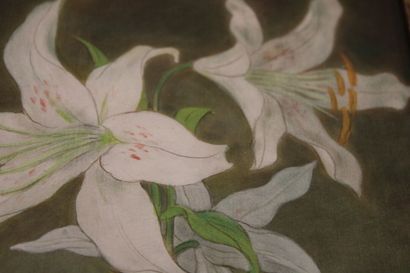 MAI THU (1906-1980). Vase de lys blancs ou lilium sur un entablement, 1957. Encre...