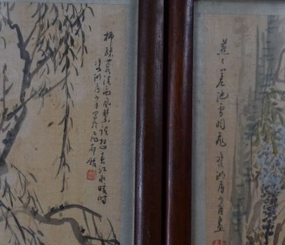 CHINE. Paravent de table à quatre feuilles enchâssant quatre peintures sur soie représentant...