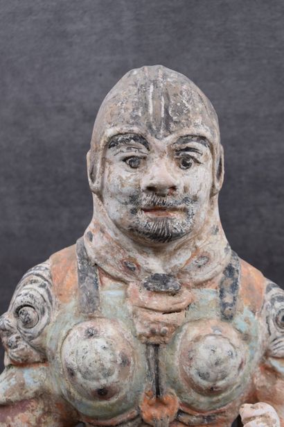 CHINE. Standing soldier in polychrome terracotta, polychromy of sign. Tang period....