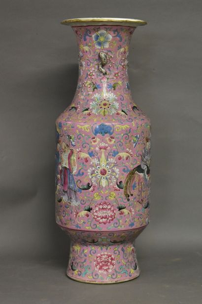 CHINE Important baluster vase in porcelain with polychrome decoration of characters...