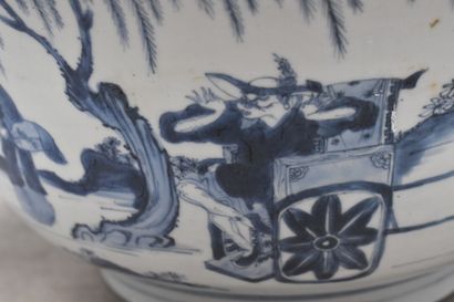 CHINE. Important offering bowl in porcelain with blue decoration of scenes of characters...