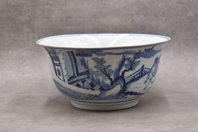 CHINE. Important offering bowl in porcelain with blue decoration of scenes of characters...