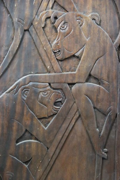 null Léon JALLOT (1874-1967) (Dans le goût de). Un panneau en bois sculpté à décor...