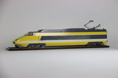 null Maquette statique de la rame TGV "La poste" fabriqué par les ateliers ARMA à...