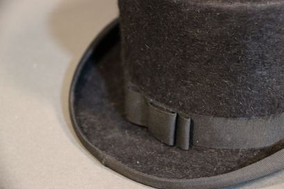null MOTSCH for HERMES. Top hat for horsewoman, in felt. New condition. T56. Length...