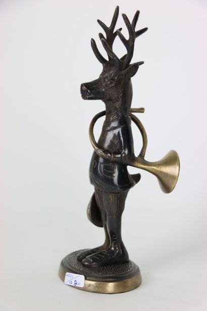 null Paire de bronzes figurant deux cerfs tenant un cor de chasse. Hauteur : 25.30...