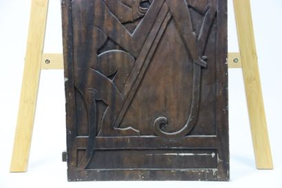 null Léon JALLOT (1874-1967) (Dans le goût de). Un panneau en bois sculpté à décor...