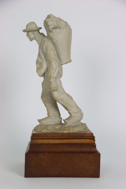 null WITTMANN Ernest (né dans les Vosges en 1846 - 1921). L'homme à la hotte. Grès...