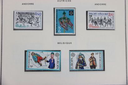 null TIMBRES. Collection Europa en Album MOC. 1981 à 1987. Cote 1730€. Expert: Jean-Louis...